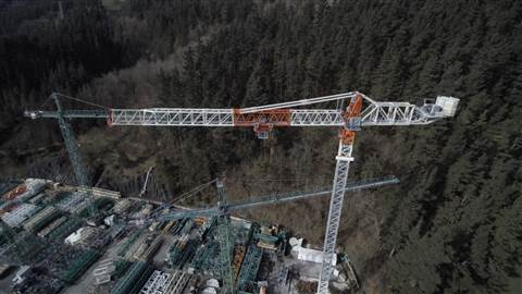 The Jaso J1400 has an 80 m jib and can lift 64 tonnes